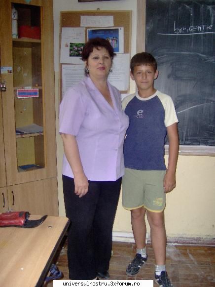 aici o poza cu d-na diriginta si elevul care a plecat (agapie daniel) poze fosti colegi!