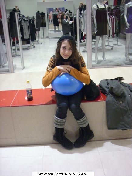 hy!ma numesc alexandra dar prietenii imi spun andra am 13 clasa plac animalele in special cateii  :d